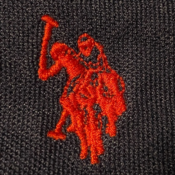 navy bleu U.S Polo Assn. dress shirtwith red stitching - Picture 2 of 3